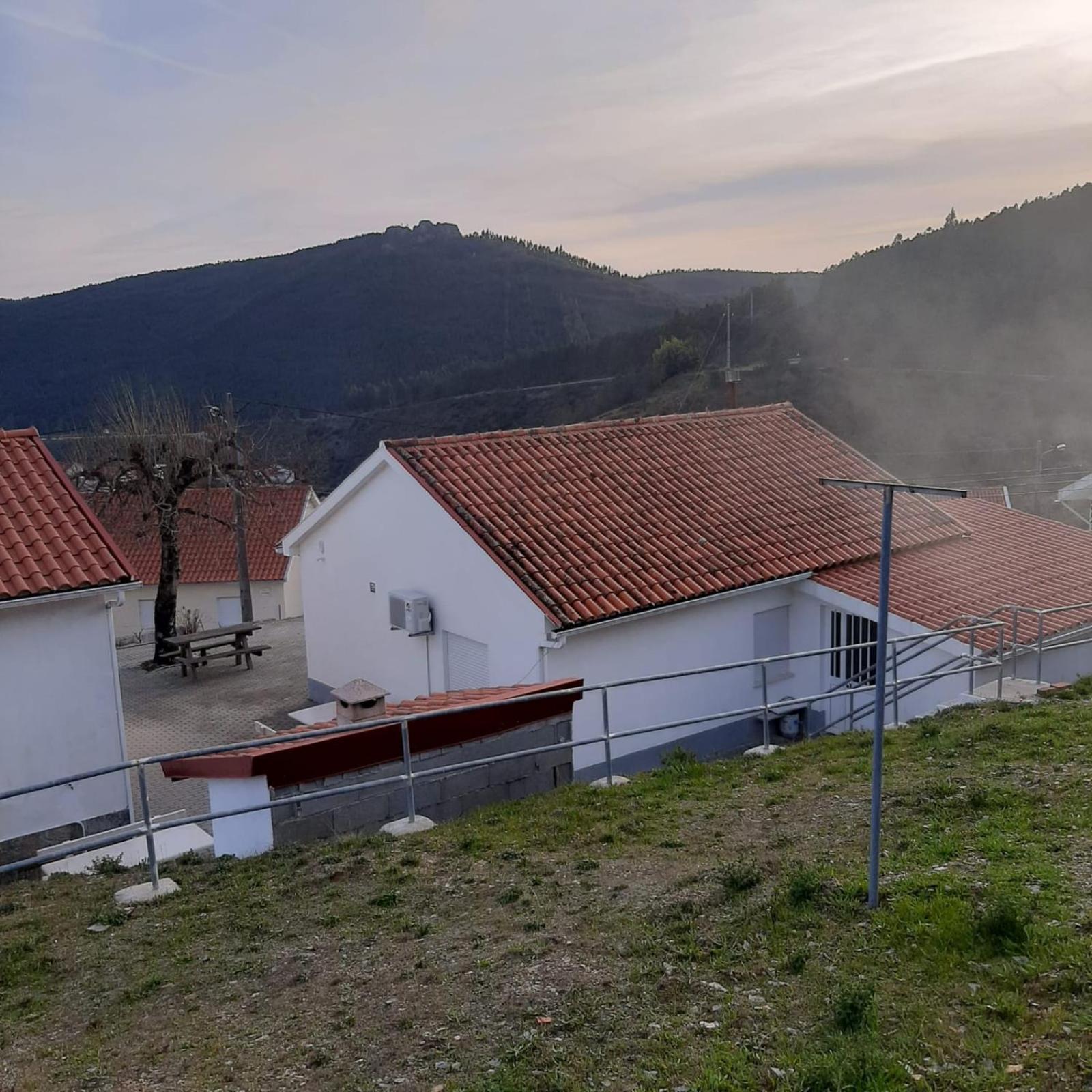 Casas Da Escola - "A Escola" - Meas Villa Pampilhosa da Serra Luaran gambar